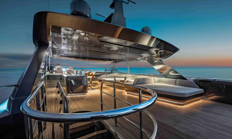  أليغرو من SuperTomato Design.. يخت بطول 30 مترًا يرتقي بفكرة القصر العائم على الماء