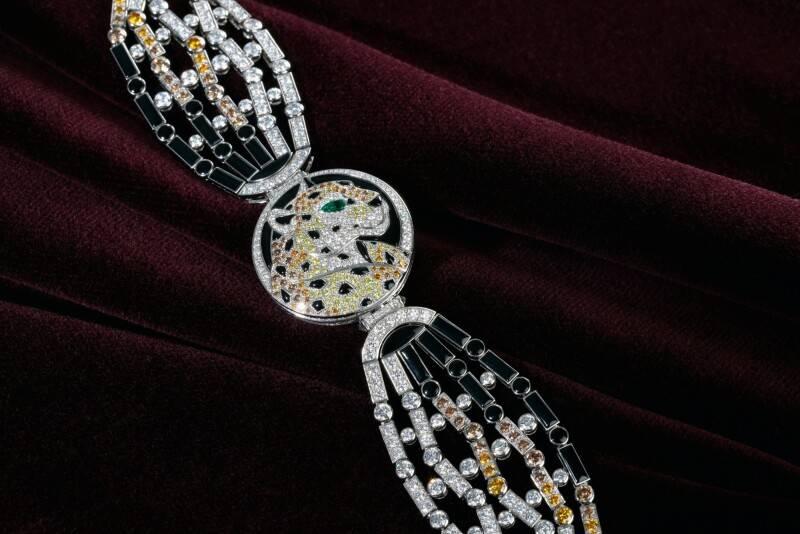 ساعات كارتييه تخطف الأضواء