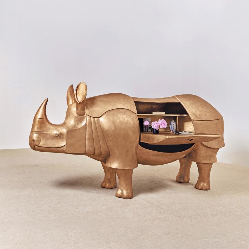 وحيد القرن يفرض حضوره