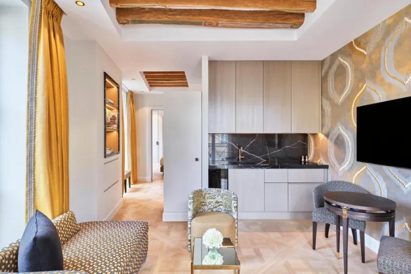 ميزون باريير فاندوم Maison Barrière Vendôme.. فندق باريسي يتحلى بالخصوصية والفخامة خلف واجهة قصر تاريخي