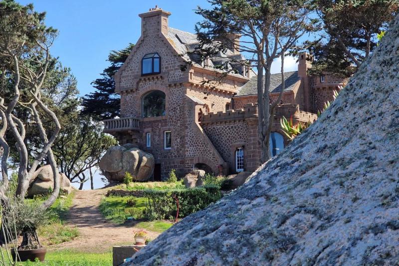 قلعة من القرن التاسع عشر تعود للواجهة.. جزيرة خاصة في بريتاني تُطرح للبيع مقابل 11 مليون دولار