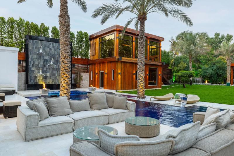 قصر استثنائي في البراري بدبي يُطرح للبيع مقابل 36.7 مليون دولار أمريكي