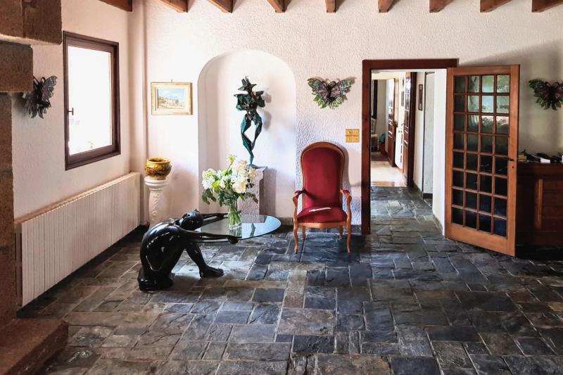 قلعة من القرن التاسع عشر تعود للواجهة.. جزيرة خاصة في بريتاني تُطرح للبيع مقابل 11 مليون دولار