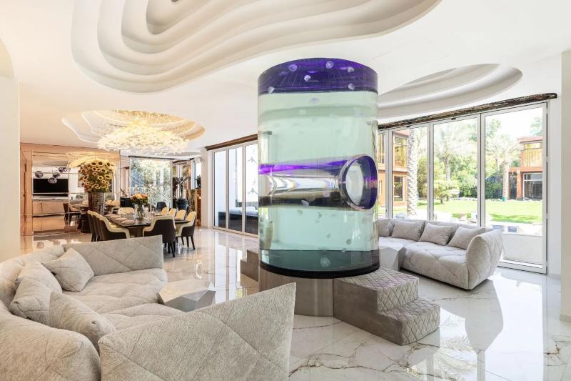 قصر استثنائي في البراري بدبي يُطرح للبيع مقابل 36.7 مليون دولار أمريكي