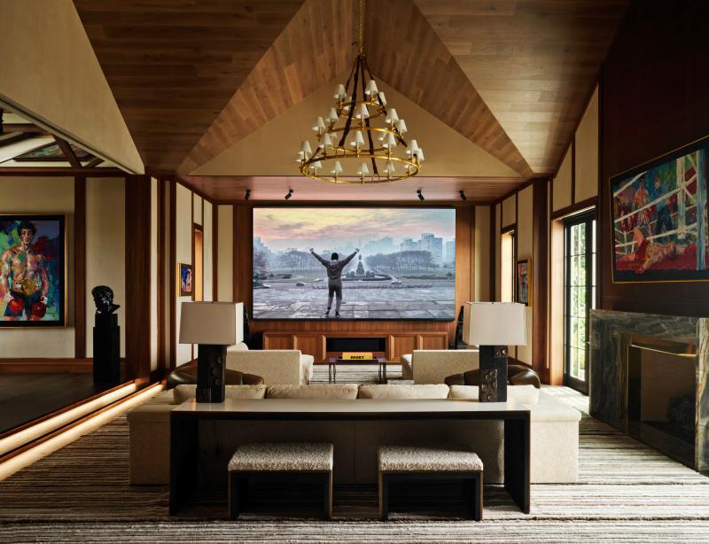 داخل منزل سيلفستر ستالون.. تصميم فخم يحتفي بالفن في كل تفصيل