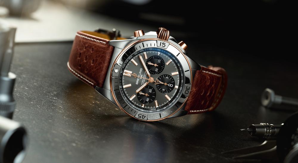بريتلينغ تتعاون مع تريومف للدراجات النارية على تصميم ساعة Chronomat B01 42 Triumph