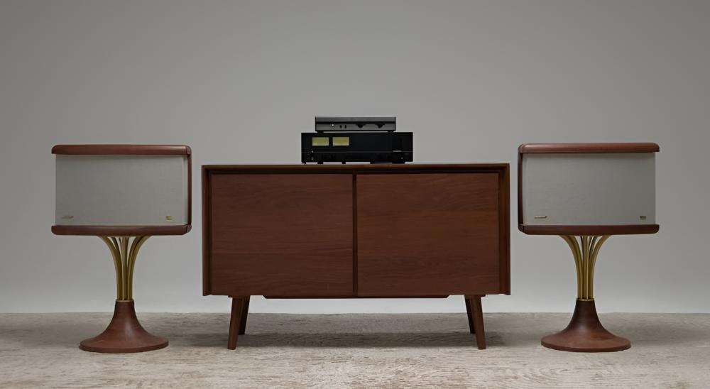 Bose تتعاون مع روني فيغ لإحياء منظومة الصوت 901 الأيقونية