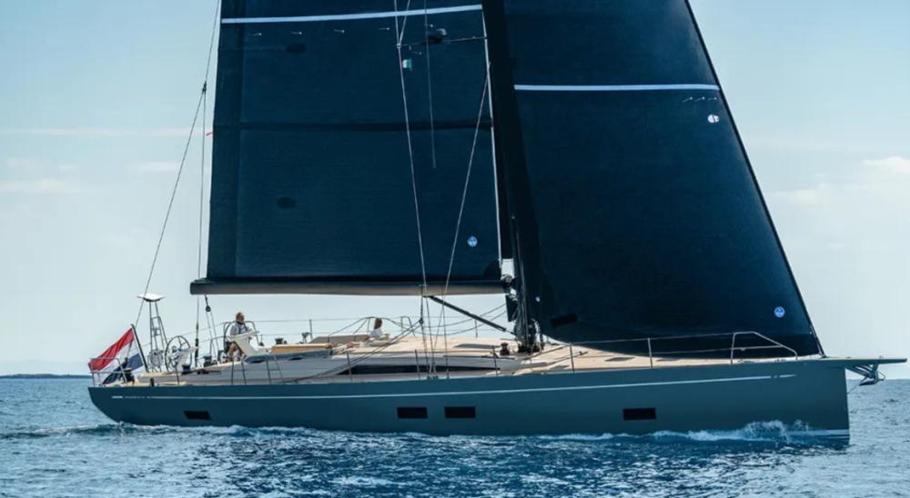 اليخت الإيطالي الجديد GS 65 Plus Performance: أناقة تخترق الريح