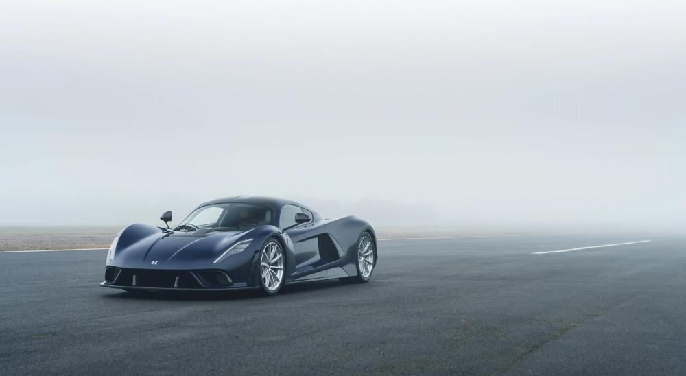 سرعات لا تُصدق وتصاميم مذهلة.. تعرّف على السيارات الأسرع في العالم