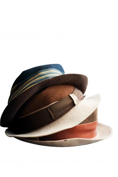مجموعة بروسبير أسولين من القبعات المصنوعة يدويًا. 