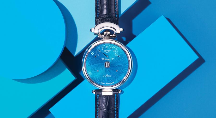 ساعة Bovet Virtuoso V من بوفيه، تستوطن علبة بقطر 43.5 ملليمتر مشغولة من الذهب الأبيض عيار 18 قيراطًا (بسعر 87,000 دولار).