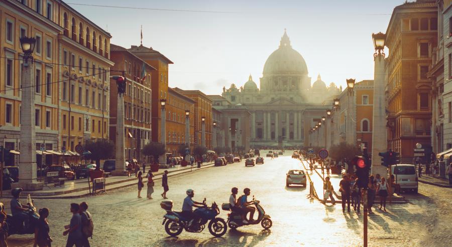 تفرد روما فضاءاتها وساحاتها لتجارب تحتفي بأسلوب الحياة الإيطالية "لا دولتشي فيتا".