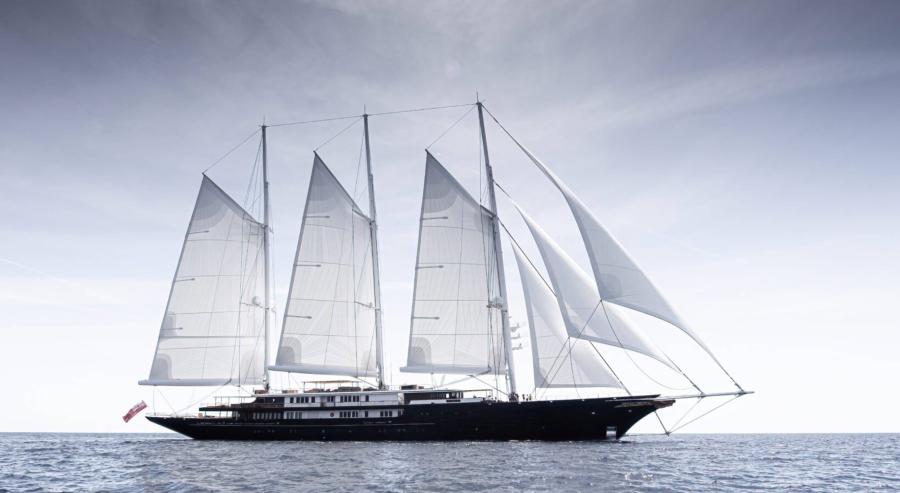 جيف بيزوس يبحر في عالم الفخامة مع يخت كورُو Koru