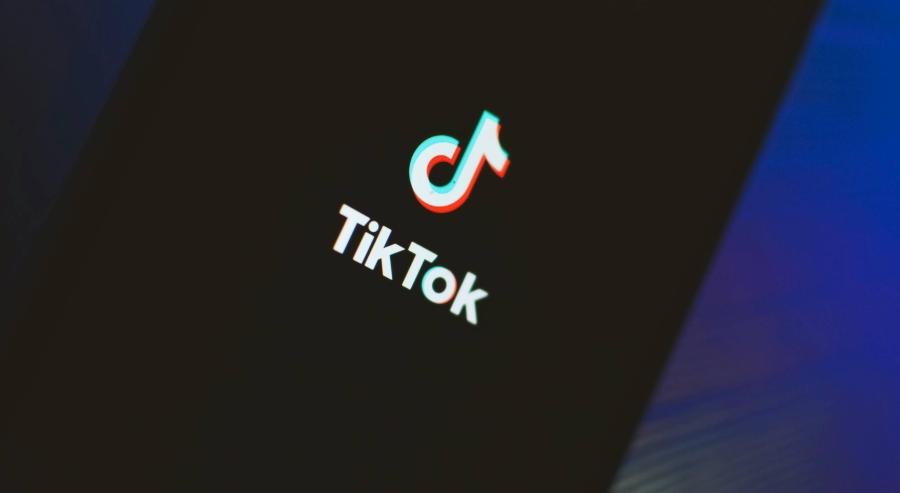 تيك توك يتحول إلى منصة لبيع السلع الفاخرة